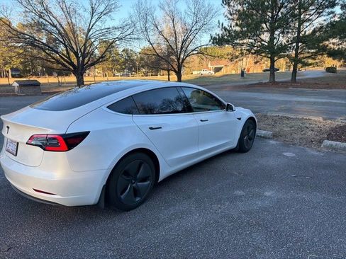 Used 2020 Tesla Model 3 Standard Range Plus image 4
