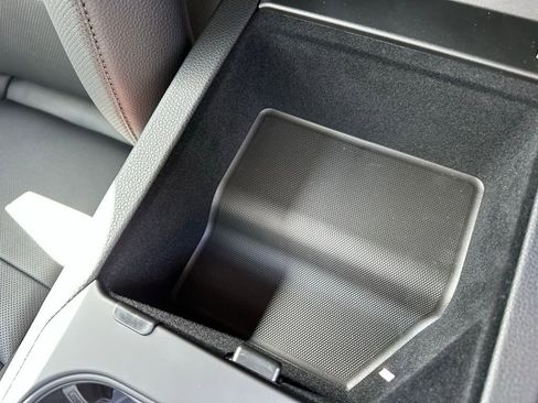 Used 2025 Porsche Cayenne E-Hybrid image 31