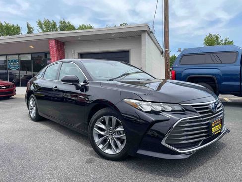 Used 2019 Toyota Avalon XLE image 1