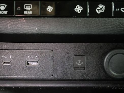 Used 2024 Mitsubishi Outlander SE image 22