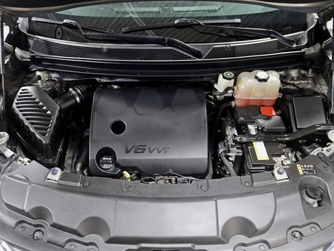 Used 2018 Chevrolet Traverse LT image 35