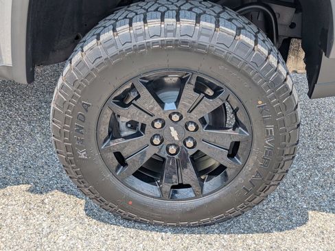 Used 2021 Chevrolet Colorado ZR2 w/ ZR2 Dusk Special Edition AWD/4WD image 11