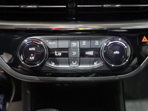 Used 2024 Buick Envista Sport Touring w/ Convenience I Package FWD image 32