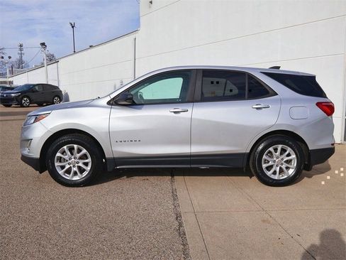 Used 2020 Chevrolet Equinox LS w/ LS Convenience Package image 2