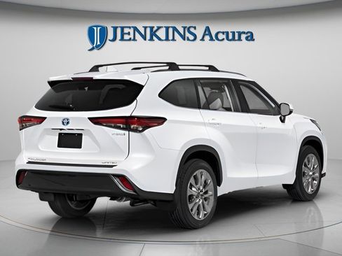 Used 2023 Toyota Highlander Limited image 3