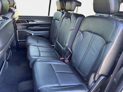 Used 2024 Jeep Wagoneer Series II w/ Flexible Seating Group image 11