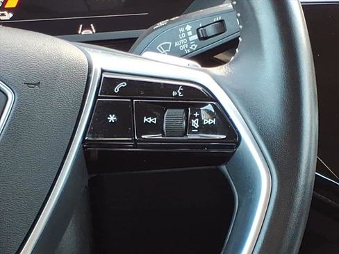 Used 2021 Audi e-tron Premium Plus w/ Premium Plus Package image 8