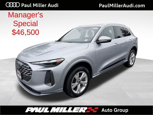 Used 2025 Audi Q5 Premium w/ Convenience Package AWD/4WD image 1