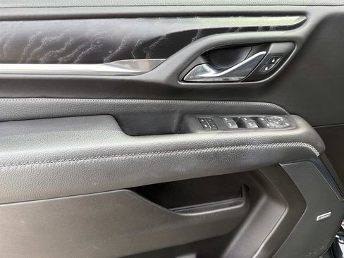 Used 2021 GMC Yukon Denali w/ Denali Premium Package image 12