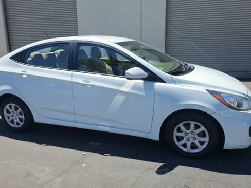 Used 2014 Hyundai Accent GLS FWD image 6