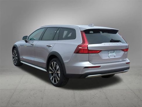 New 2026 Volvo V60 B5 Cross Country Ultra w/ Protection Package Premier image 4