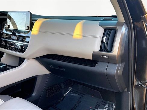 Used 2022 Nissan Pathfinder Platinum w/ Cargo Package image 17