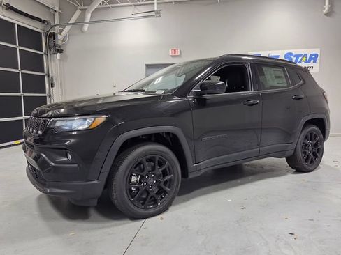 New 2026 Jeep Compass Latitude AWD/4WD image 3