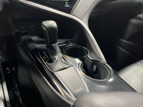 Used 2020 Toyota Camry SE FWD image 28