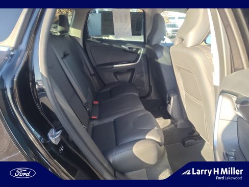 Used 2017 Volvo XC60 T5 Dynamic w/ Preferred Option Package image 18