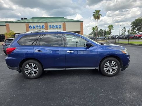 Used 2020 Nissan Pathfinder SL w/ Cargo Package FWD image 4