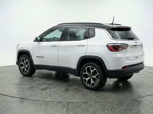 Used 2025 Jeep Compass Limited image 5