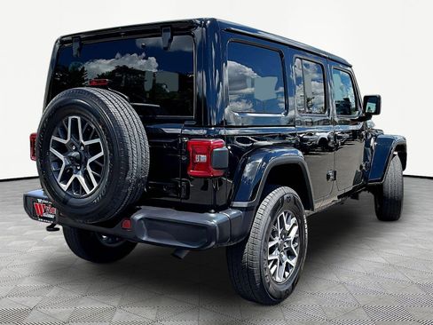 Used 2025 Jeep Wrangler Unlimited Sahara AWD/4WD image 6