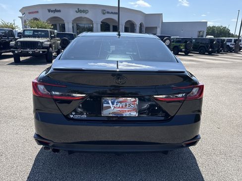 Used 2025 Toyota Camry SE w/ Convenience Package FWD image 6