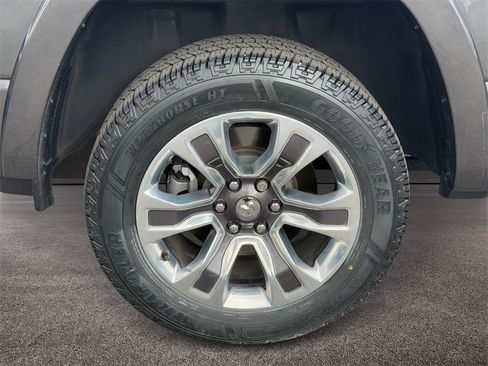 Used 2022 RAM 1500 Limited w/ Body Color Bumper Group image 8