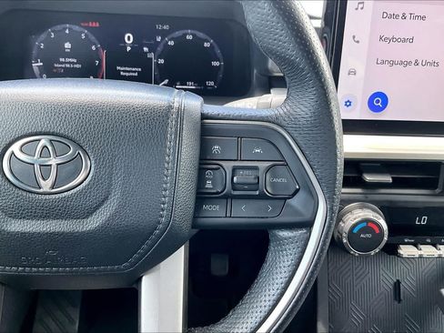 Used 2024 Toyota Tacoma TRD Off-Road AWD/4WD image 25