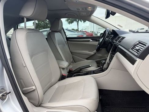 Used 2017 Volkswagen Passat 1.8T SE FWD image 29