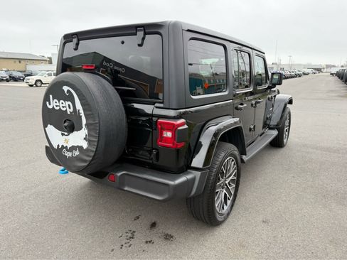 Used 2023 Jeep Wrangler Sahara w/ Cold Weather Group image 8