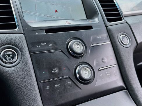 Used 2017 Ford Taurus SEL w/ Equipment Group 201A FWD image 19