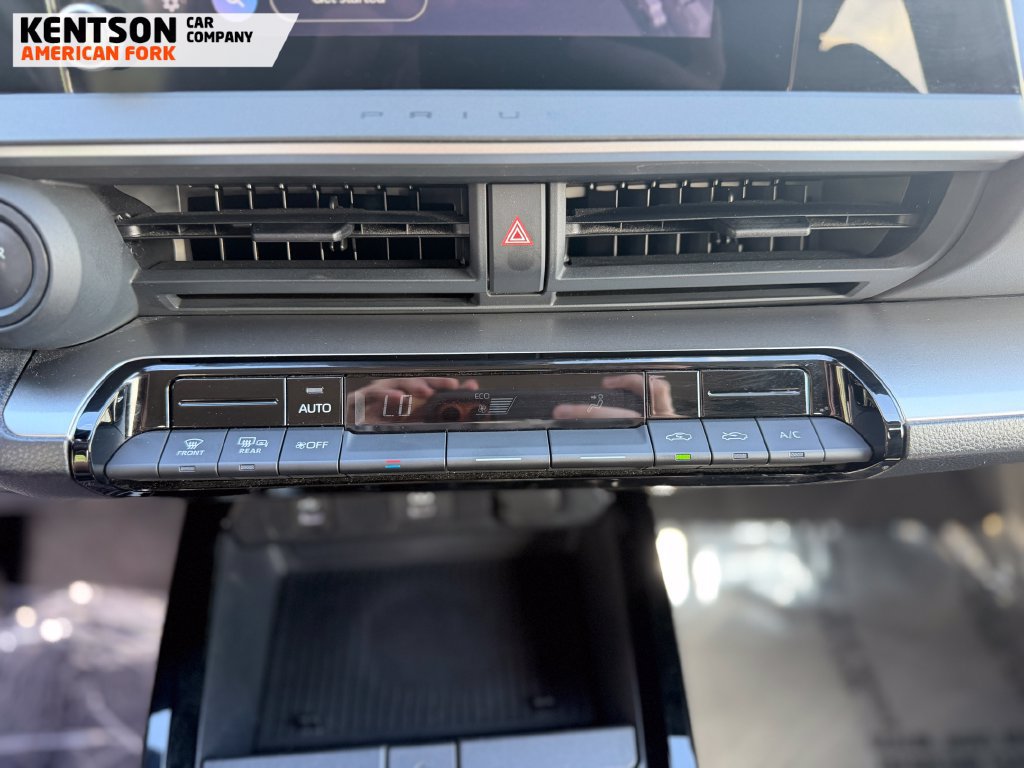 Used 2025 Toyota Prius LE AWD/4WD image 24