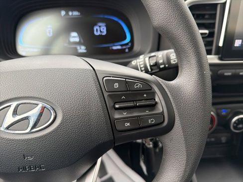 Certified 2025 Hyundai Venue SE image 20