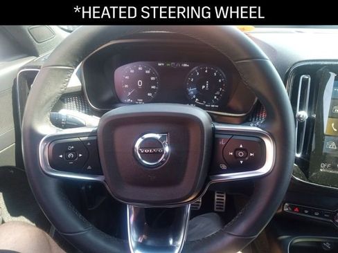 Used 2022 Volvo XC40 T5 R-Design image 13