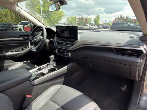 Used 2025 Nissan Altima 2.5 SL image 10