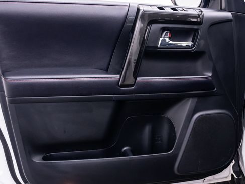 Used 2019 Toyota 4Runner TRD Off-Road Premium AWD/4WD image 12