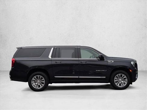 Used 2024 GMC Yukon XL Denali AWD/4WD image 4