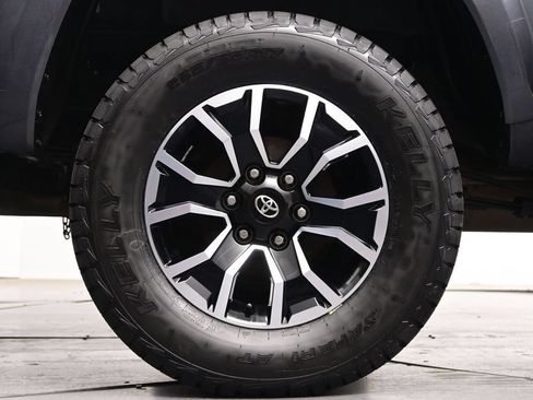 Used 2023 Toyota Tacoma TRD Sport w/ TRD Premium Sport Package AWD/4WD image 34