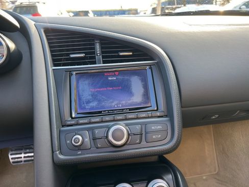 Used 2015 Audi R8 V8 w/ Extended Leather Package image 19