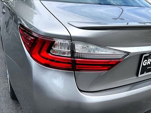 Used 2018 Lexus ES 350 w/ Ultra Luxury Package FWD image 29
