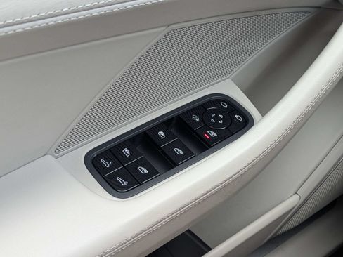 Used 2021 Porsche Panamera 4 w/ Premium Package AWD/4WD image 22