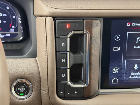 Used 2023 GMC Yukon XL Denali w/ Denali Reserve Package image 14