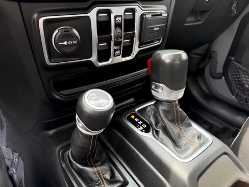 Used 2023 Jeep Gladiator Overland AWD/4WD image 30