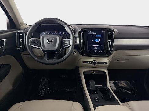 Used 2021 Volvo XC40 T5 Momentum w/ Premium Package AWD/4WD image 25