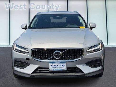 Used 2025 Volvo V60 B5 Cross Country Plus AWD/4WD image 10