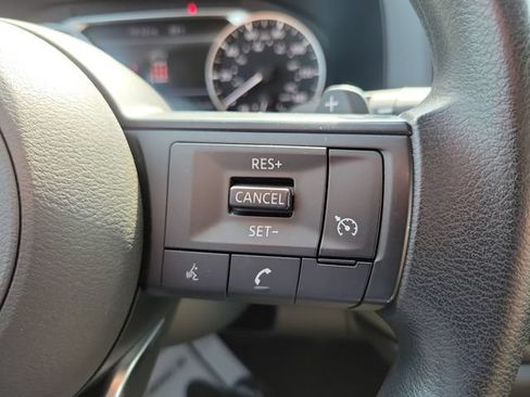 Used 2025 Nissan Pathfinder S FWD image 21