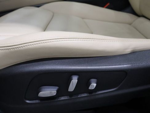 Used 2019 Cadillac XT5 Luxury image 24