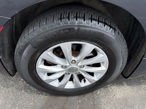 Used 2020 Chrysler Pacifica Touring-L FWD image 24