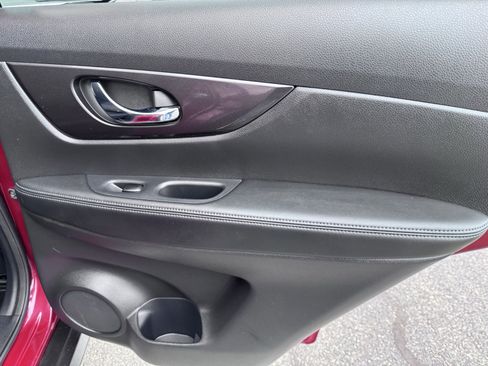 Used 2020 Nissan Rogue SV image 12