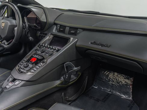 Used 2019 Lamborghini Aventador S image 14