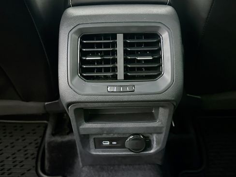 Used 2024 Volkswagen Tiguan SE FWD image 28
