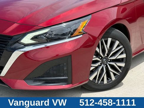 Used 2023 Nissan Altima 2.5 SV FWD image 3