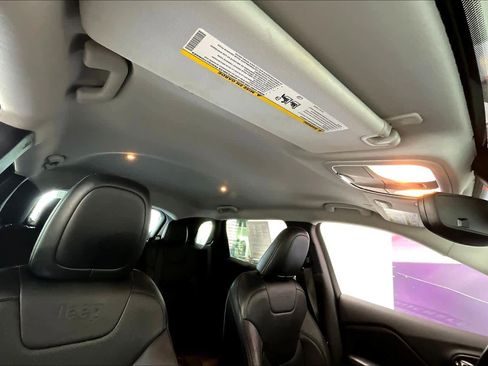 Used 2020 Jeep Cherokee Limited image 27